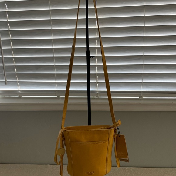 🆕Margot New York🔥
Mustard Yellow Iris Bucket Leather shoulder Purse - Picture 7 of 7